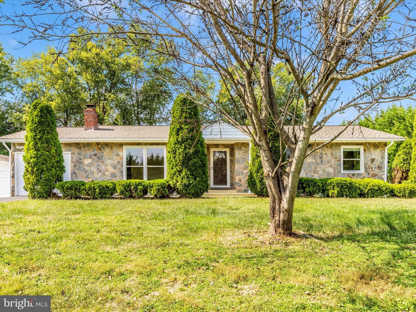 18004 Muncaster Road photo 1