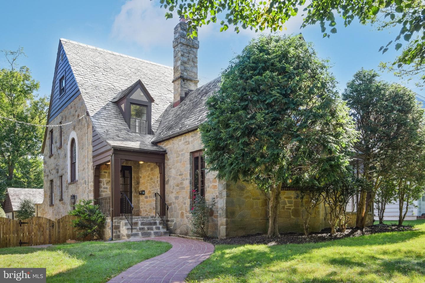 105 Summerfield Road photo 1