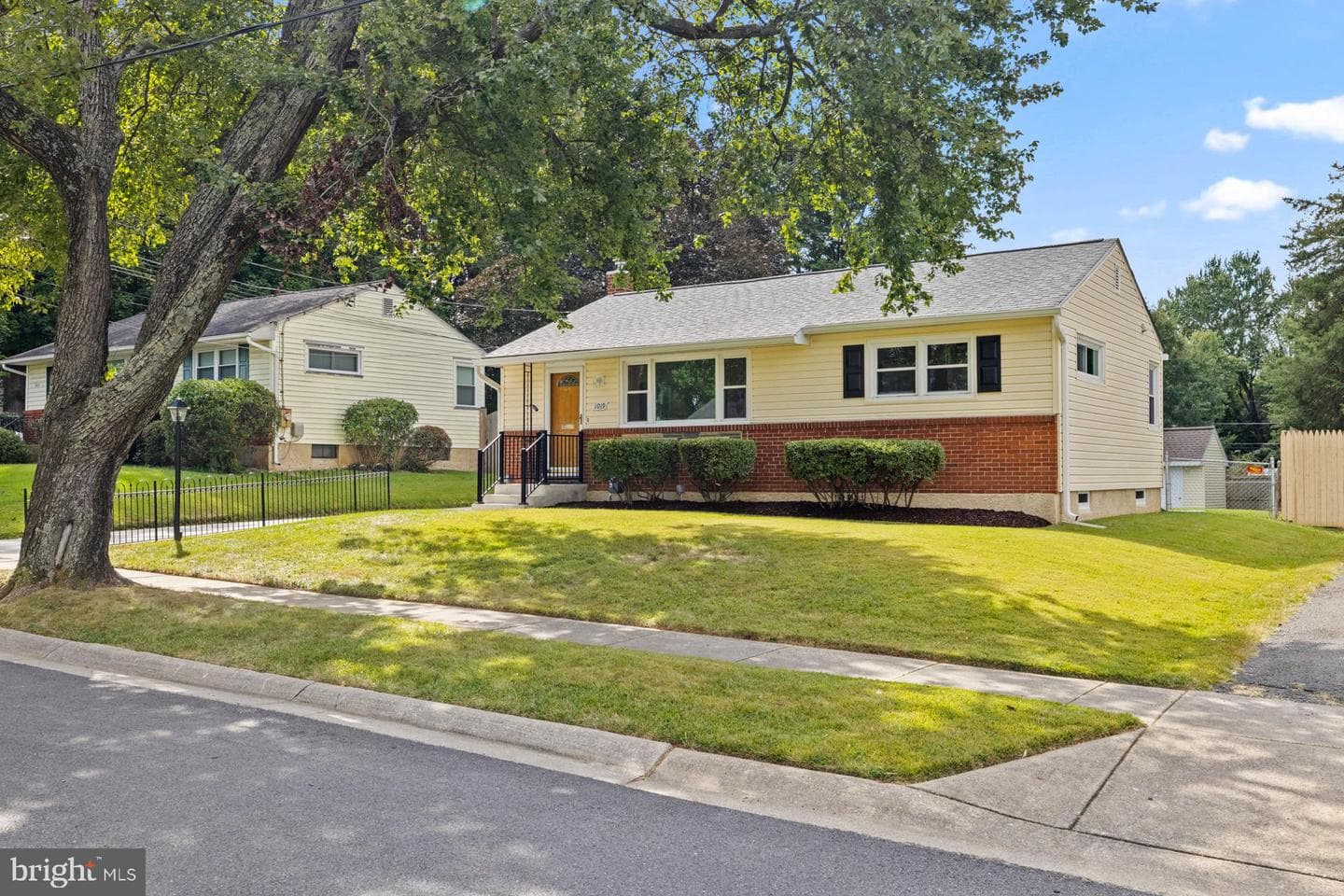 1019 Scott Avenue photo 1
