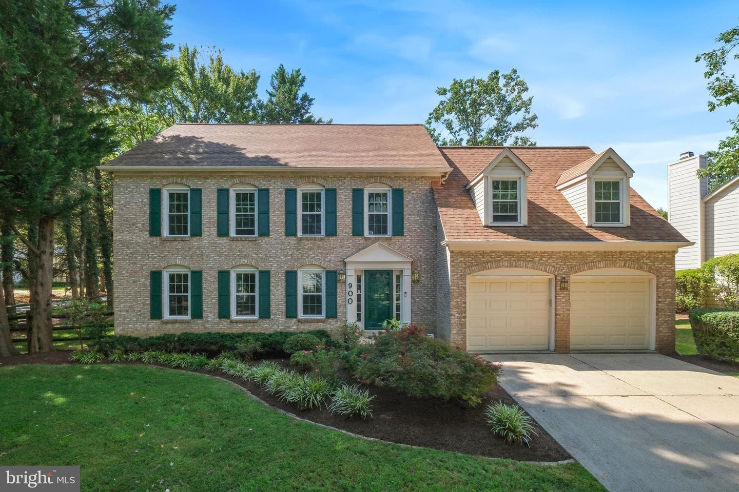 900 White Pine Place photo 1