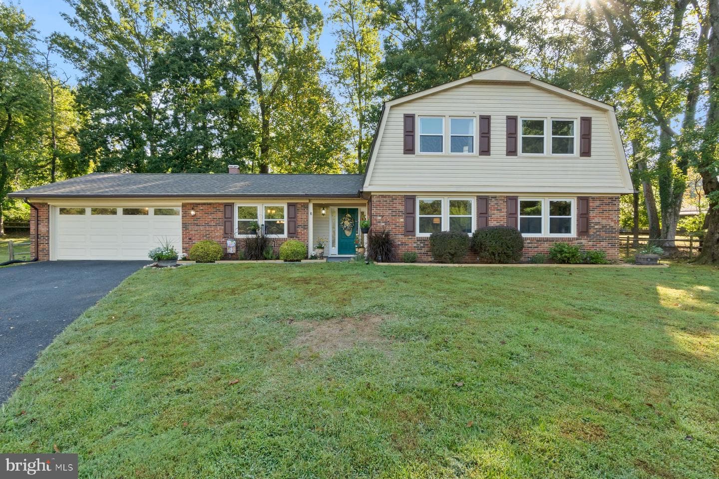2 Broomall Court photo 1