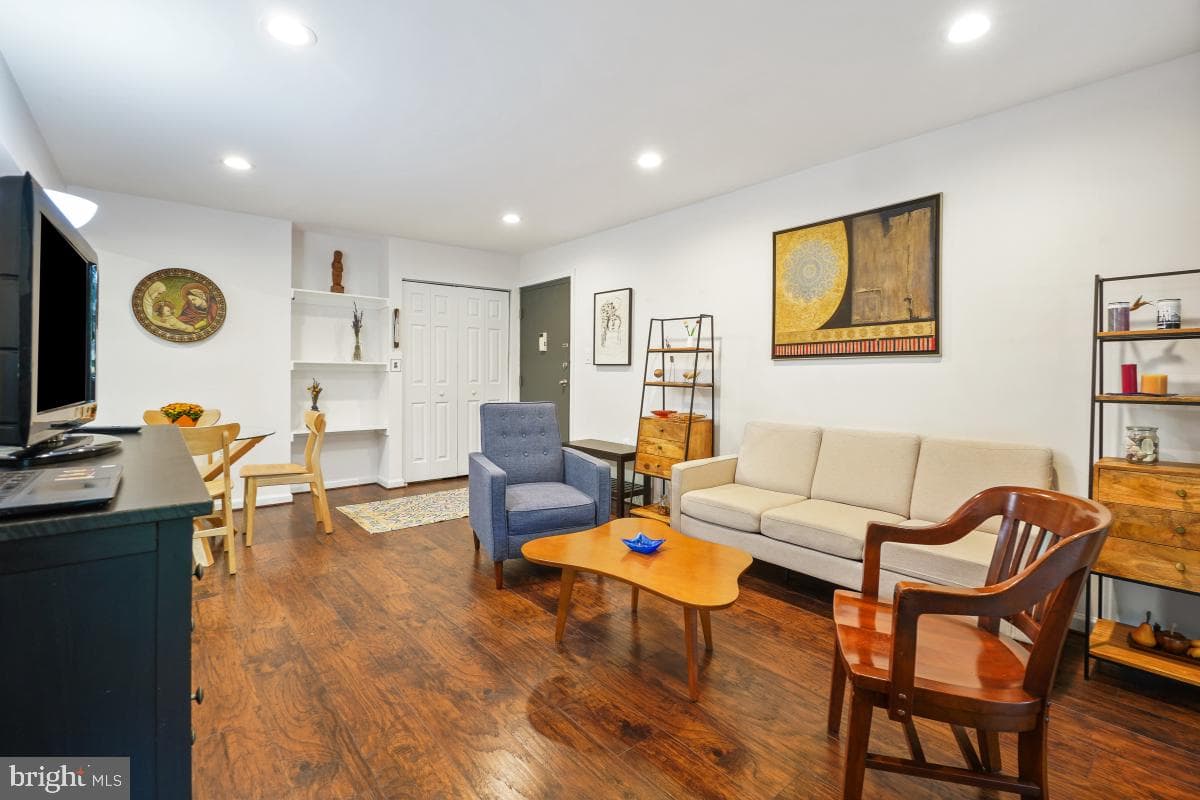 878 College Parkway #101
