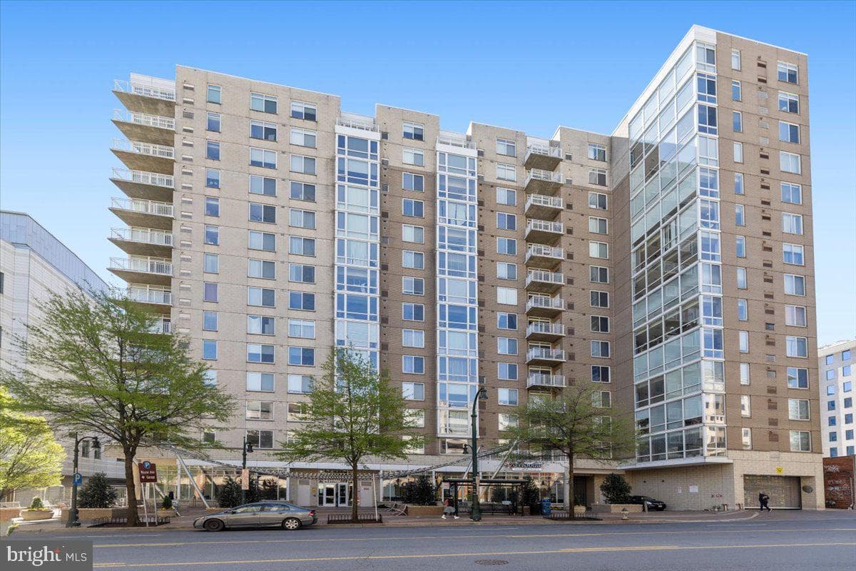 930 Wayne Avenue #907 photo 1