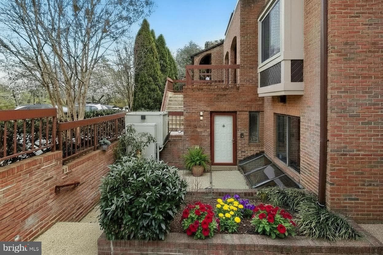 5233 King Charles Way #1-5