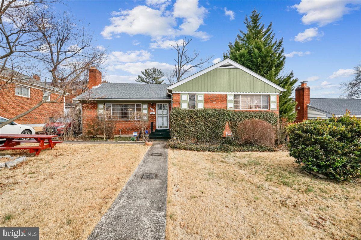 9405 Sierra Street photo 1
