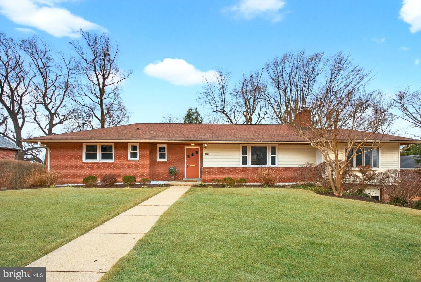 413 Southwest Drive photo 1