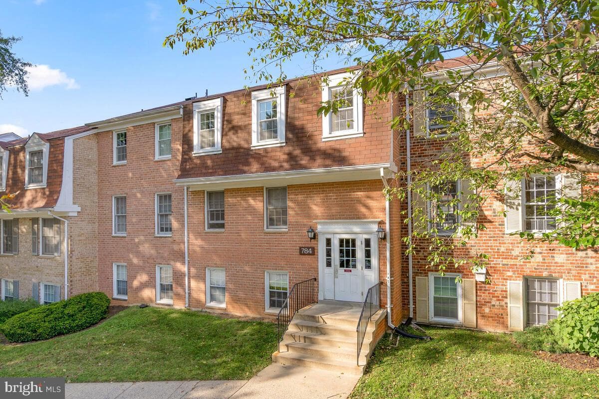 784 Quince Orchard Boulevard #784-10 photo 1