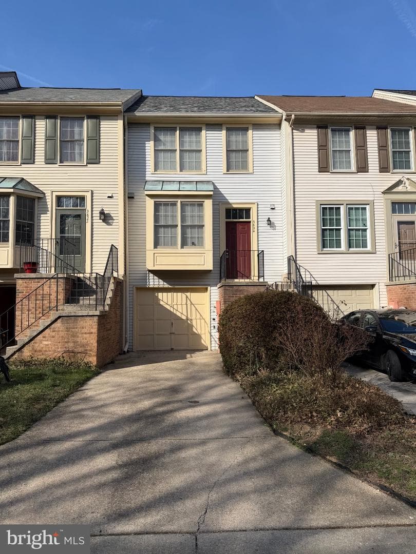 3824 Swan House Court