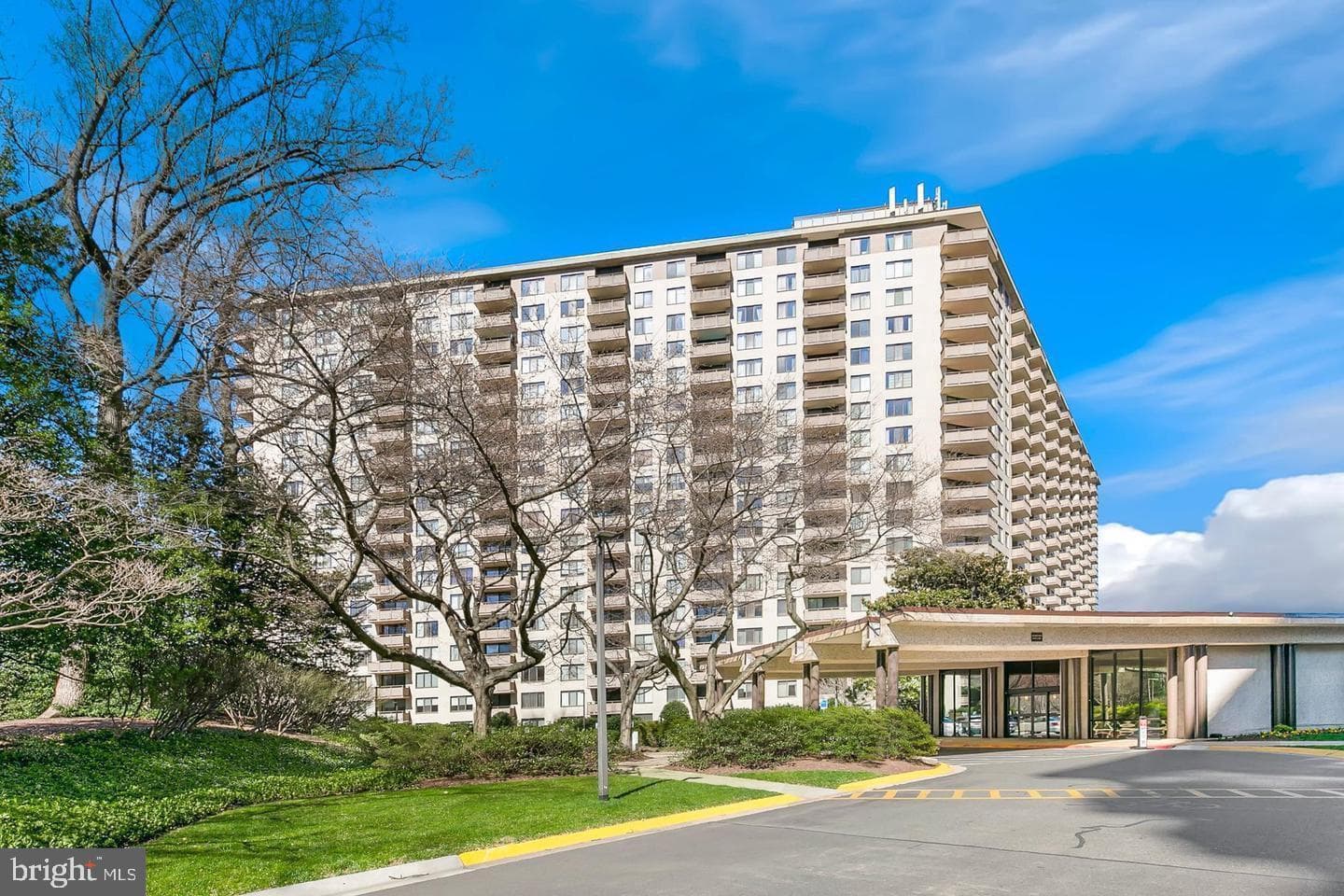 5225 Pooks Hill #710n
