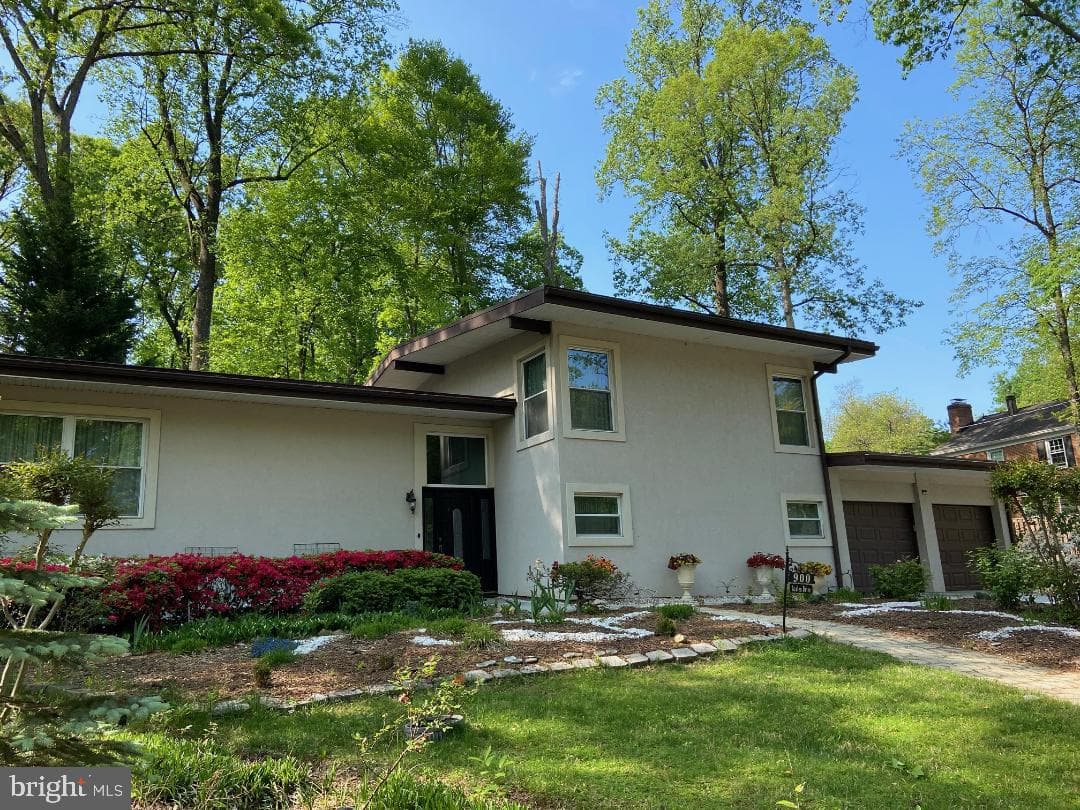 900 Azalea Drive