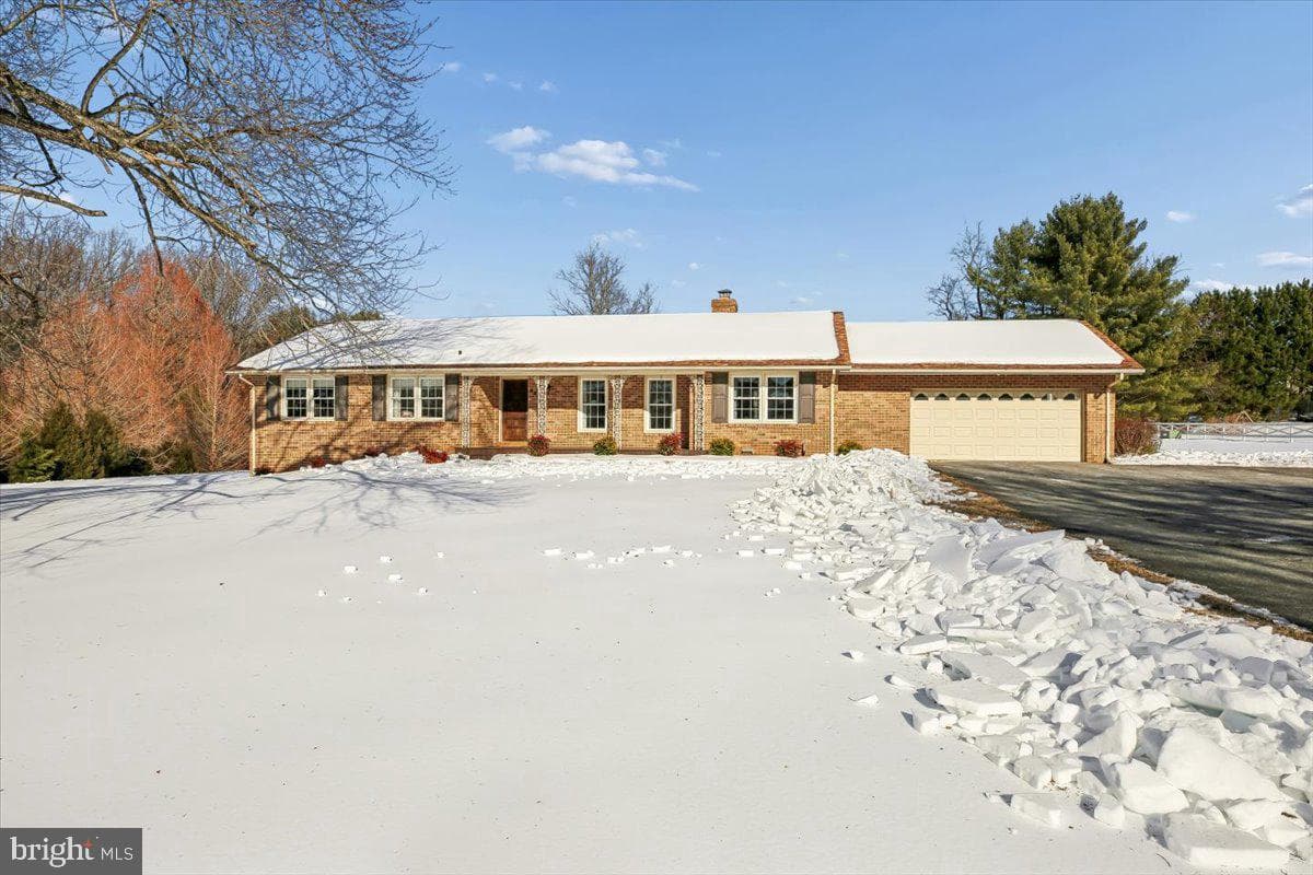 6205 Beechdale Court photo 1