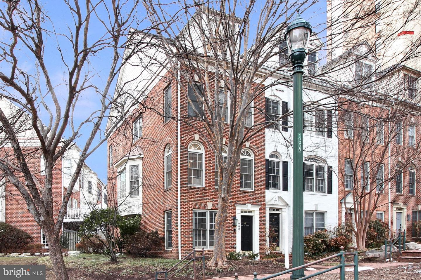 1227 Fidler Lane