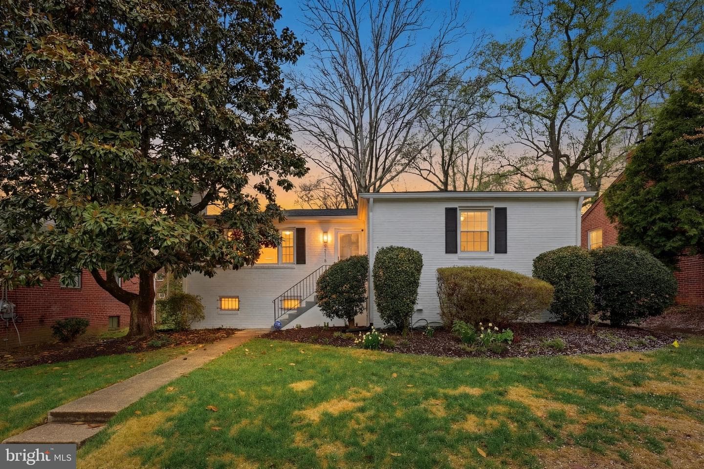 8916 Whitney Street photo 1
