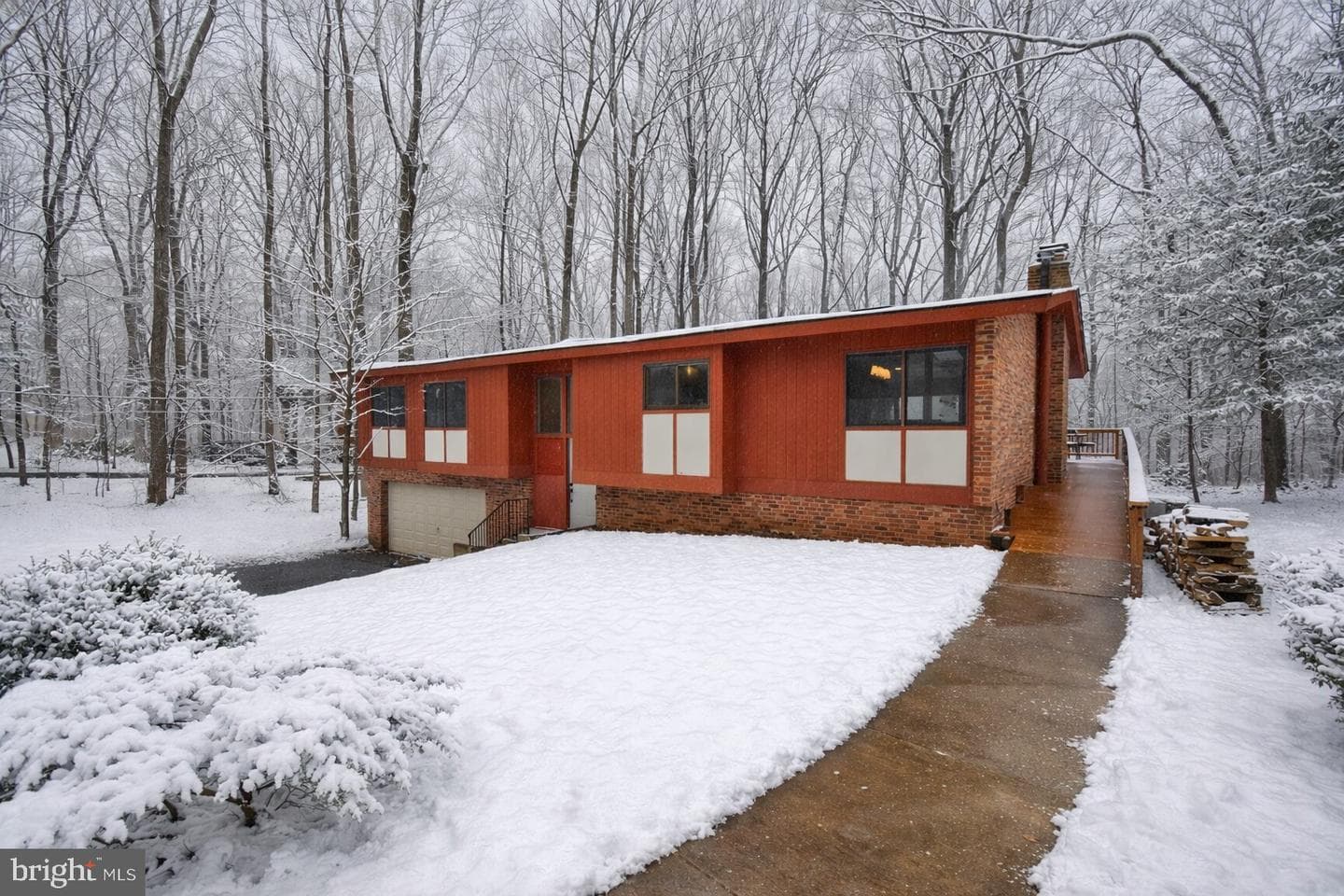 10209 Lloyd Road photo 1