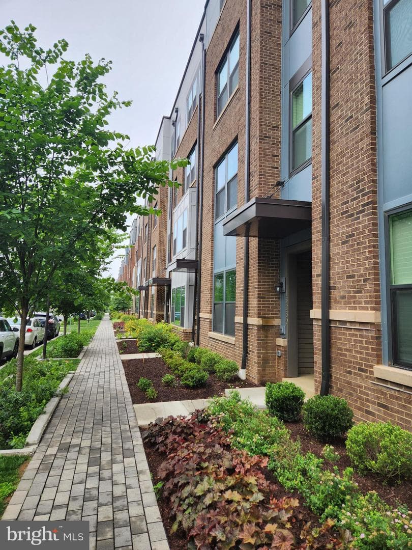 16240 Connors Way #46 photo 1