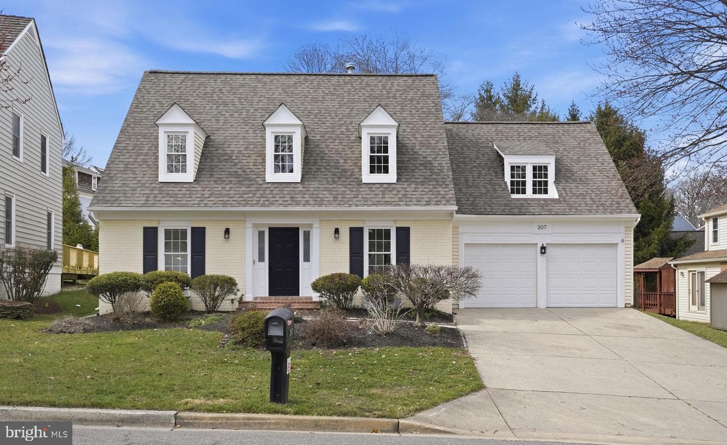 207 Upshire Circle photo 1