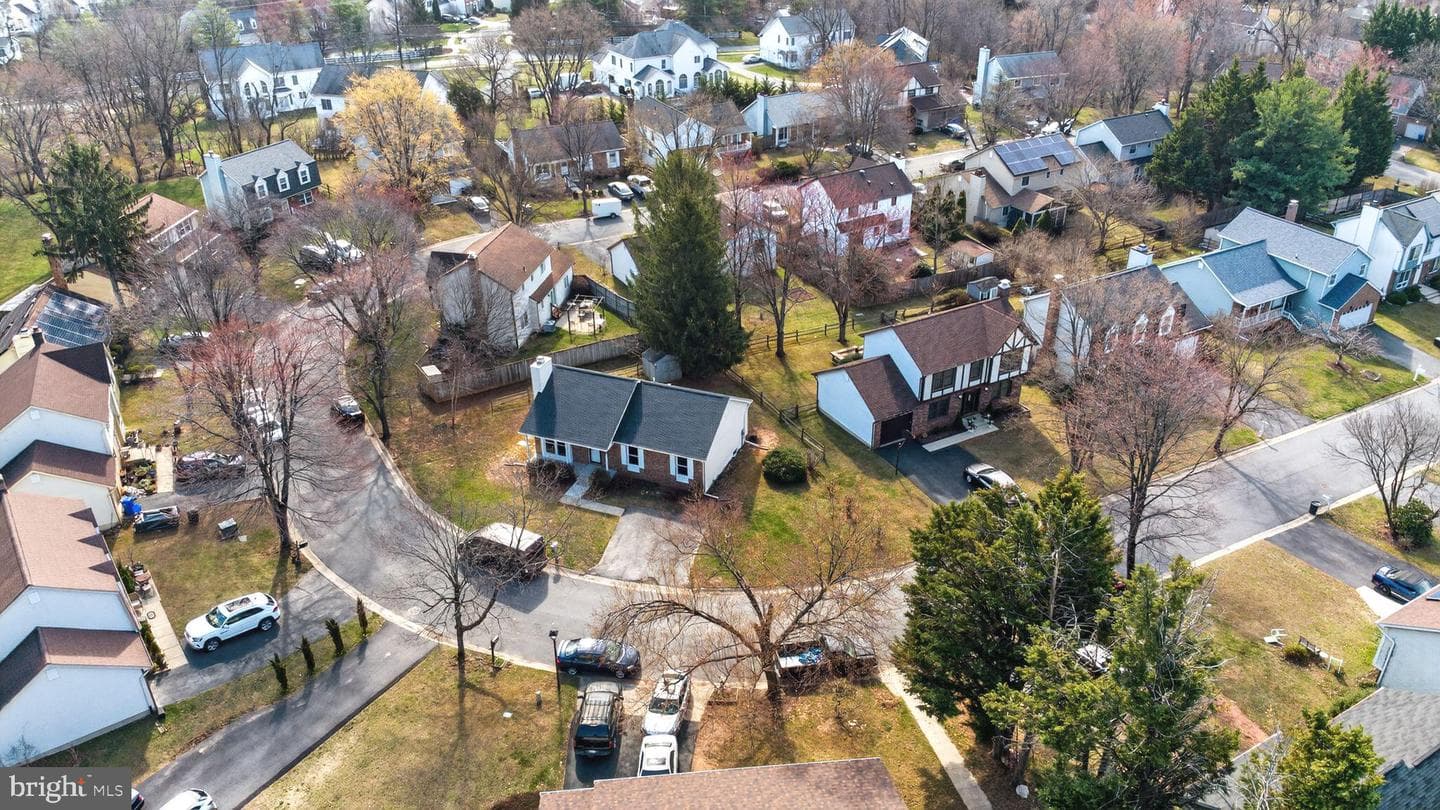 19031 McFarlin Drive photo 1
