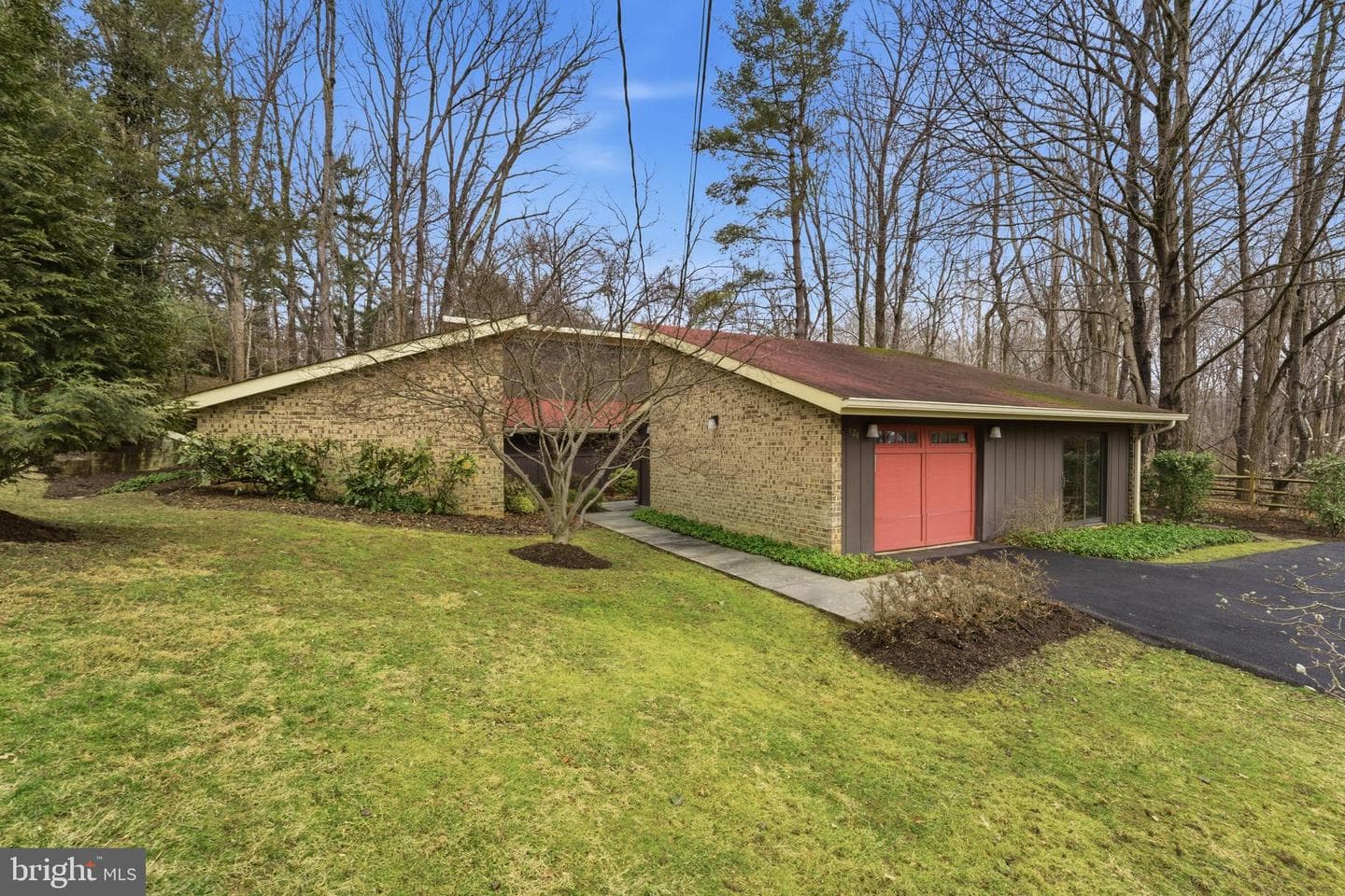 421 Beaumont Road photo 1