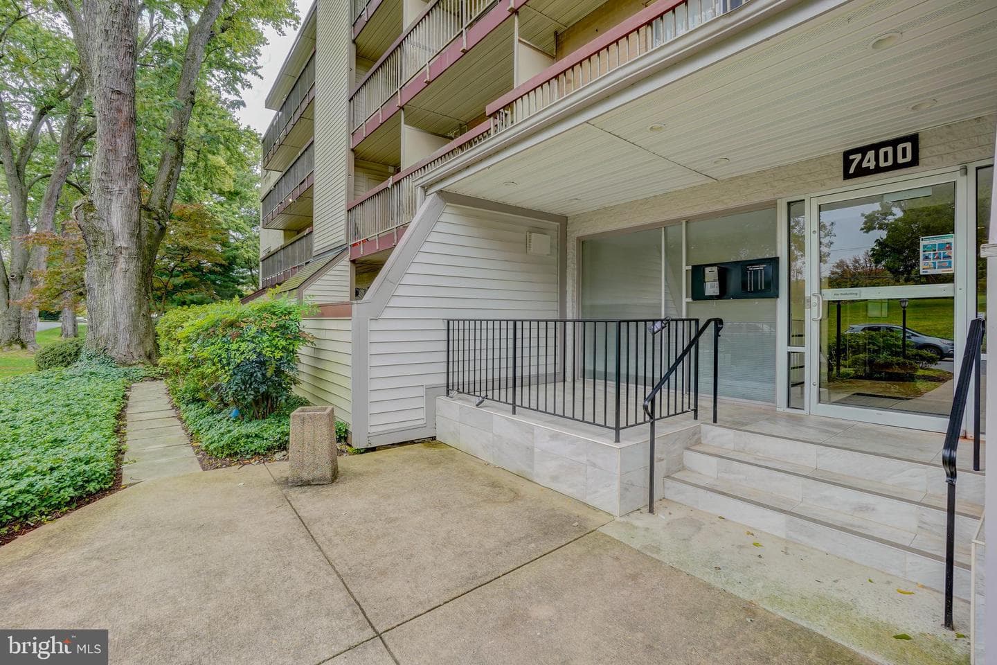 7400 Lakeview Drive #405