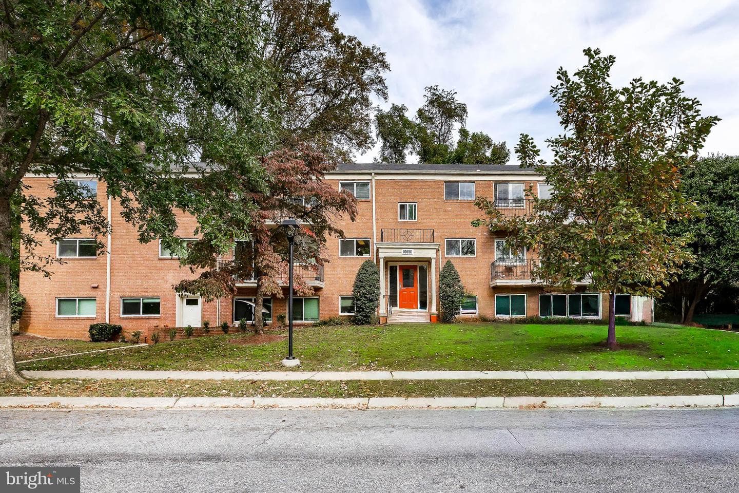 10650 Weymouth Street #201 photo 1