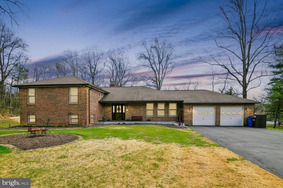 705 Marshall Manor Drive photo 1