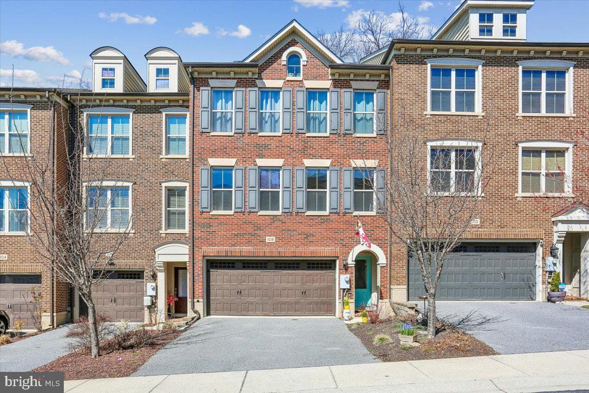108 Samuel Manor Court photo 1