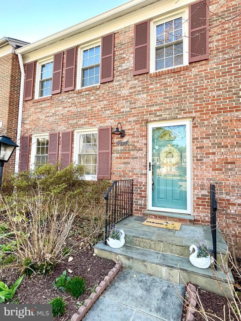 27 Chantilly Court photo 1