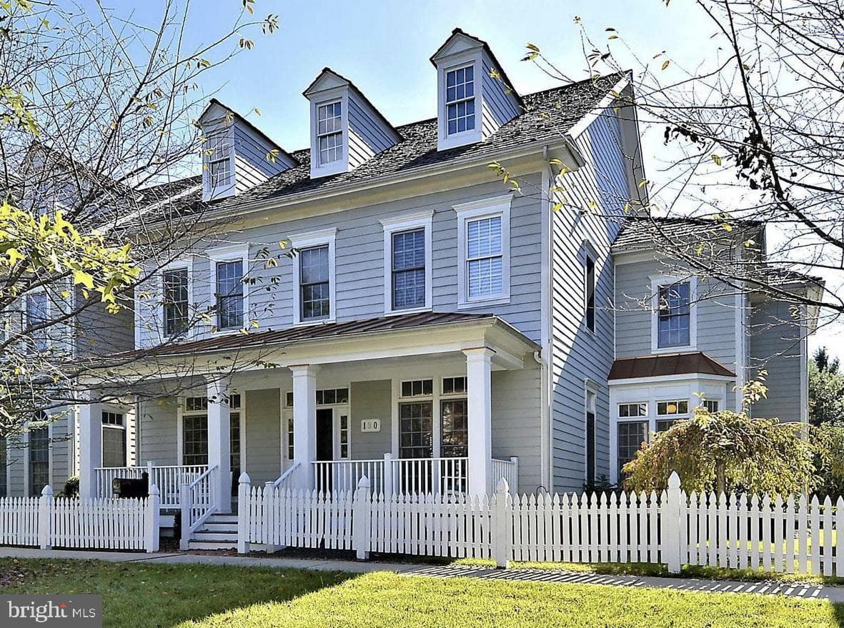 130 Lake Street photo 1