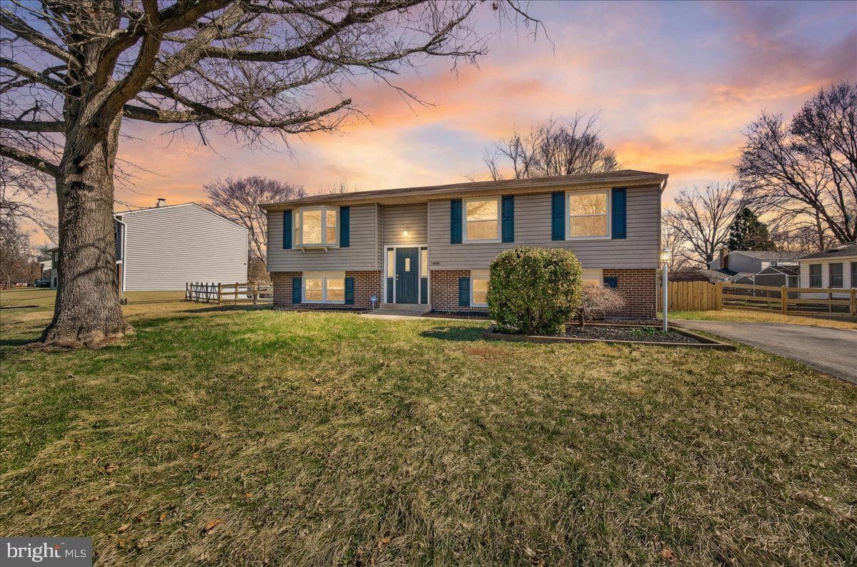 19158 Dowden Circle photo 1