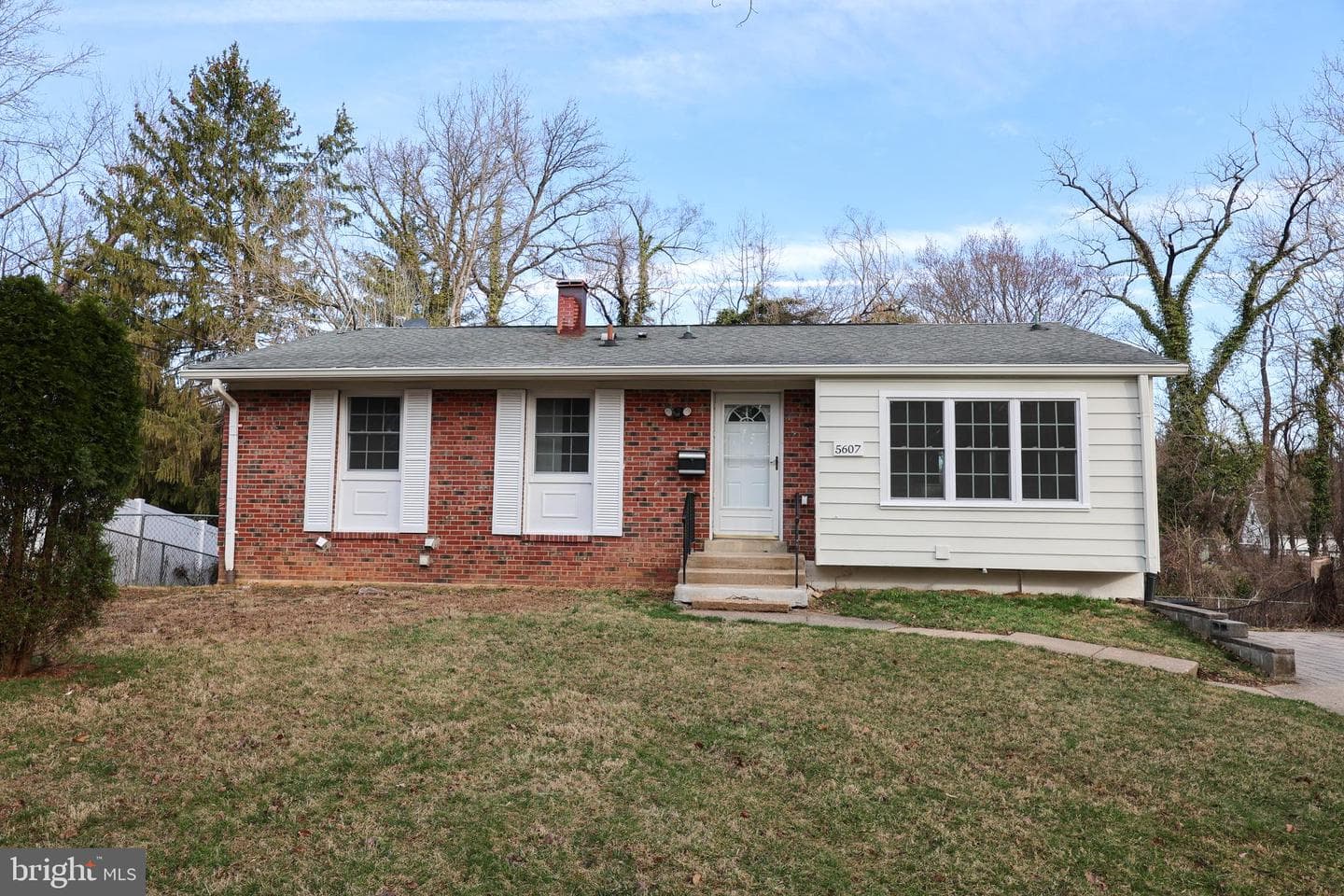 5607 Pier Drive photo 1
