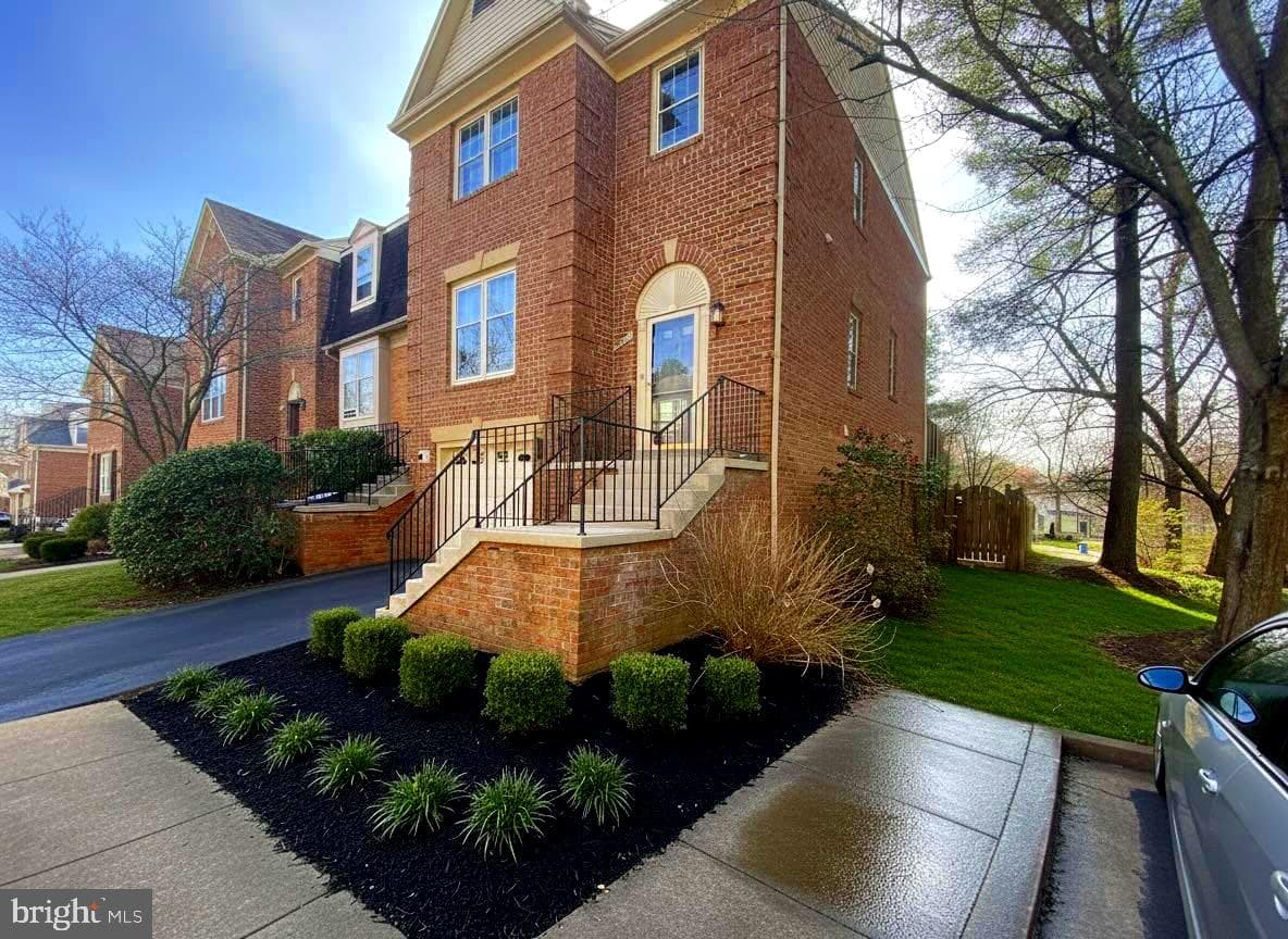 10101 Galsworthy Place photo 1