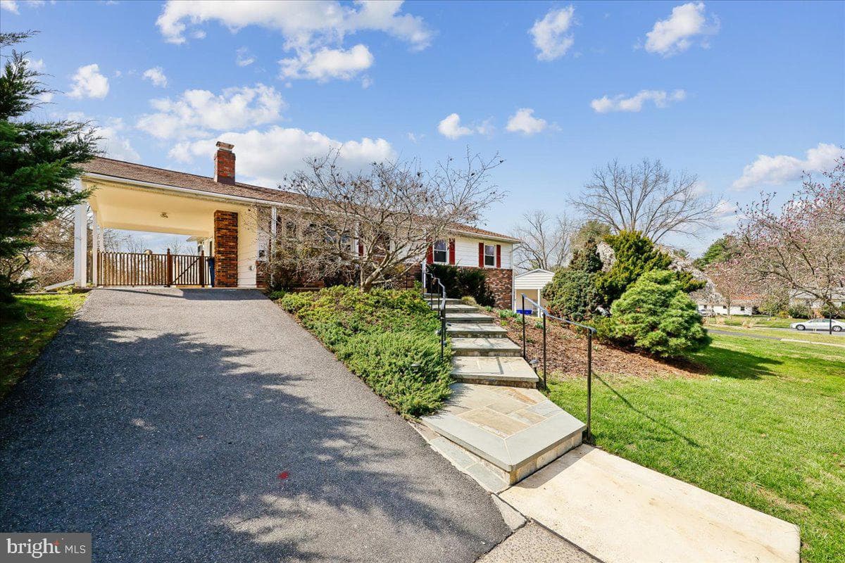 11924 Fernshire Road photo 1