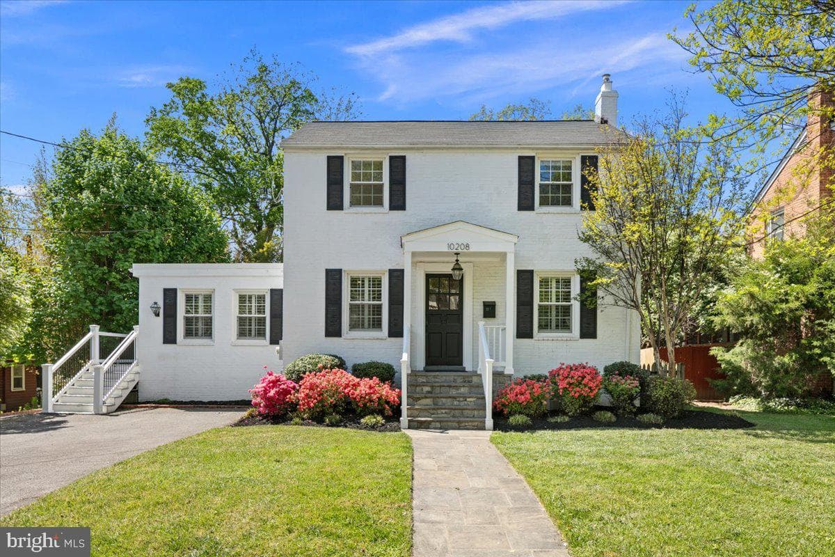 10208 Summit Avenue photo 1