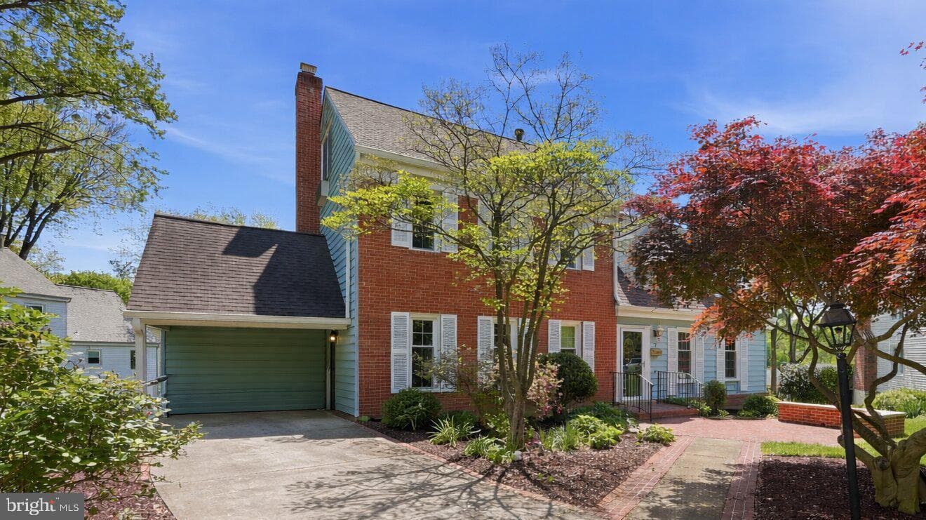 7 Pitt Court