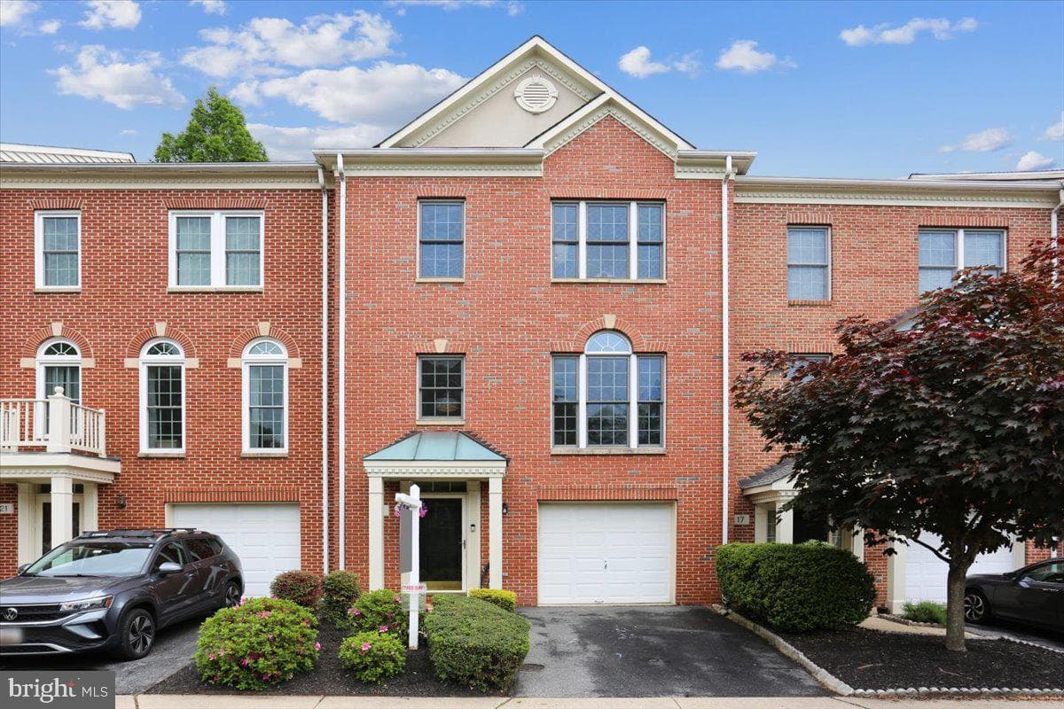 19 Blue Hosta Way