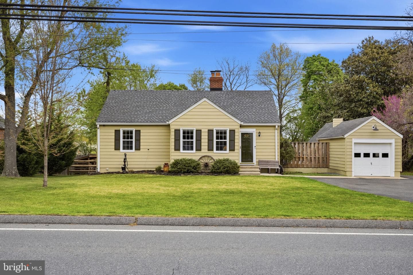 23725 Woodfield Road photo 1