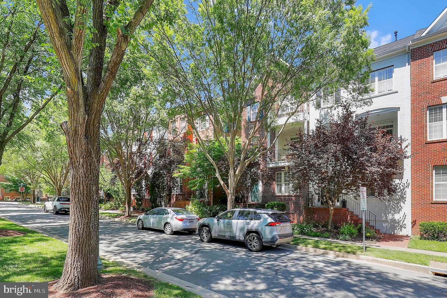 303 Garden View Square