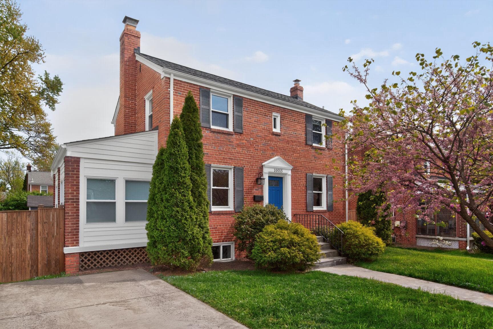 10015 Markham Street photo 1