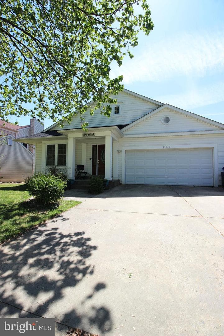 13933 Saddleview Drive