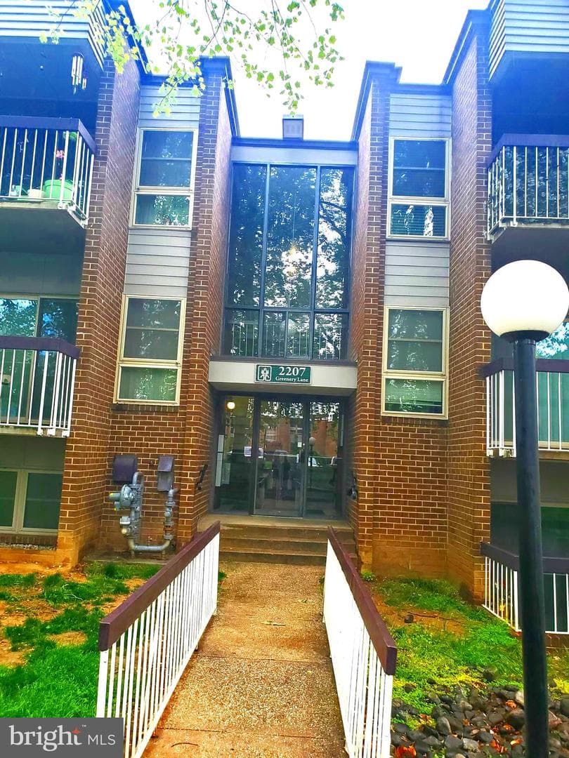2207 Greenery Lane #103-8