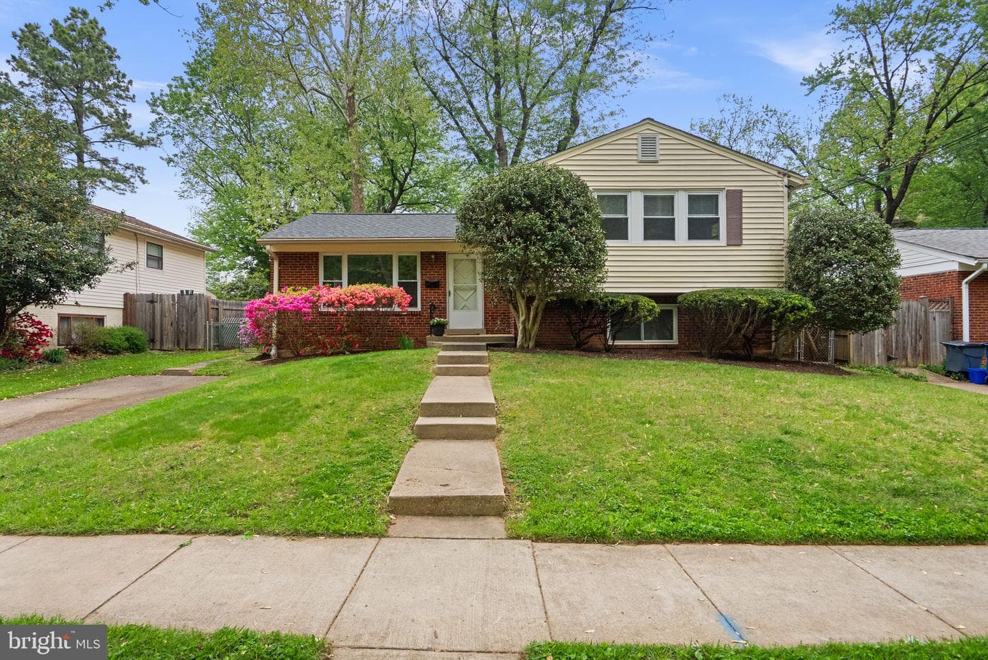 1509 Woodman Avenue photo 1