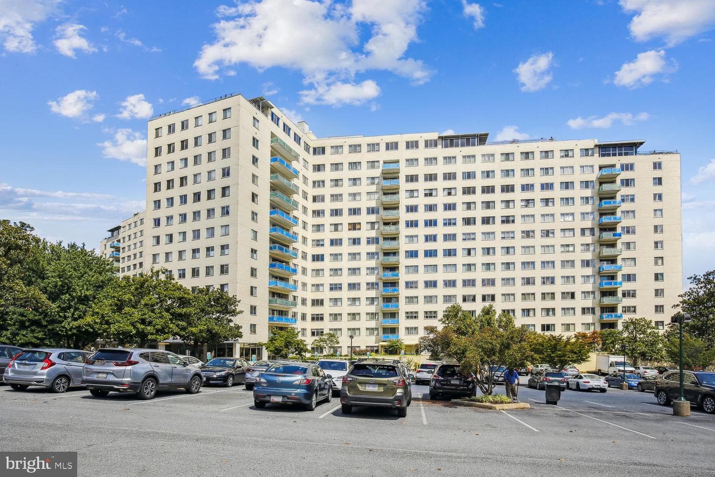 10201 Grosvenor Place #414 photo 1