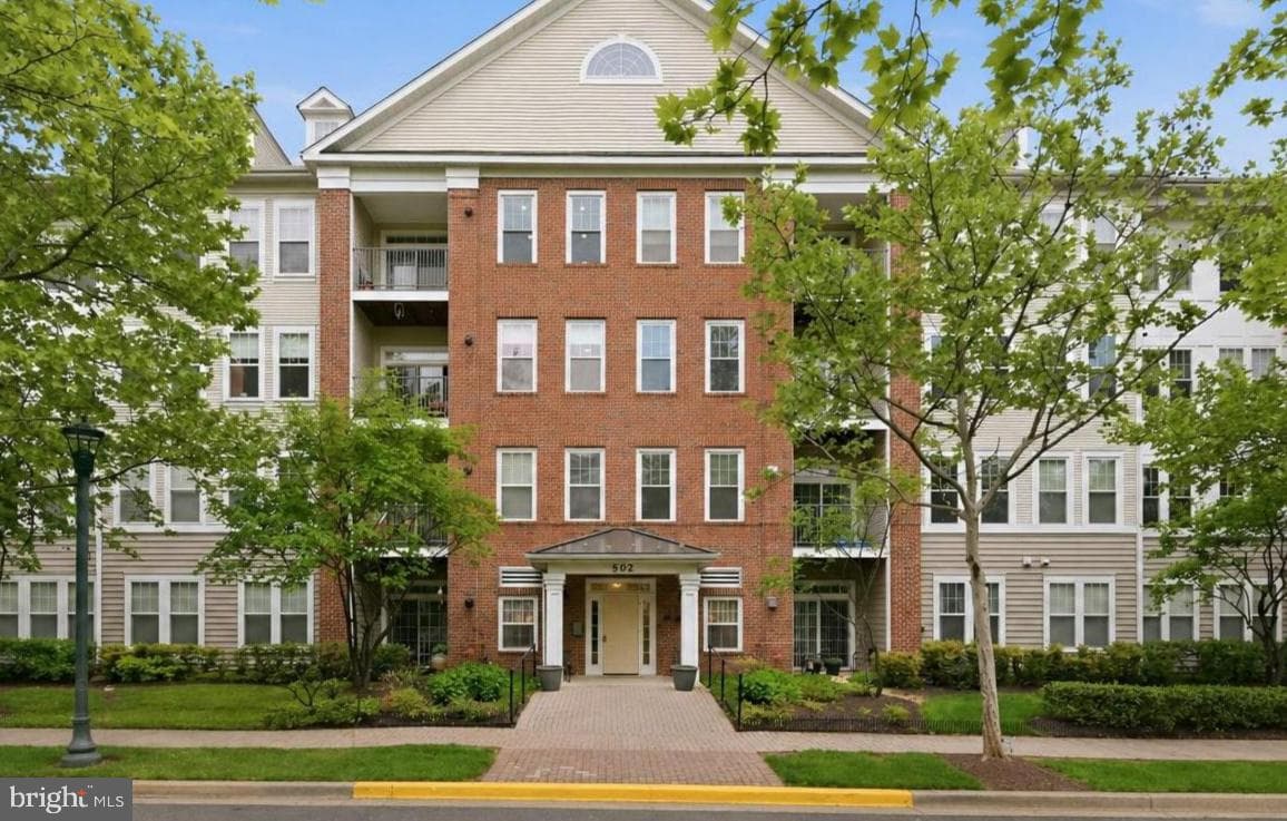 502 King Farm #206