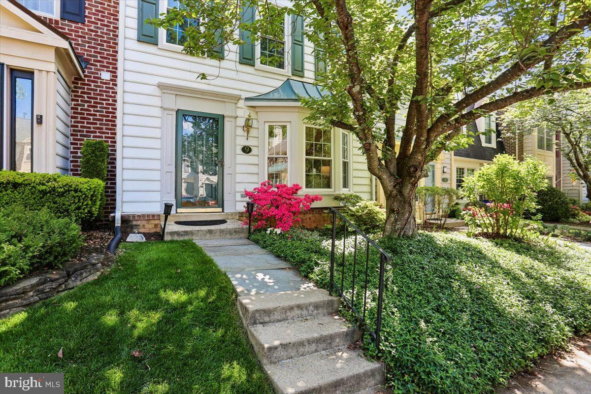 9 Fountain Valley Court