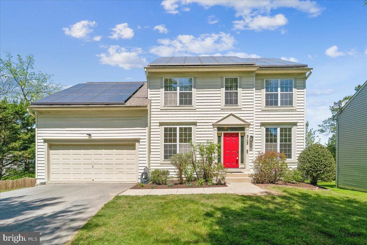 2105 Walking Crest Court photo 1