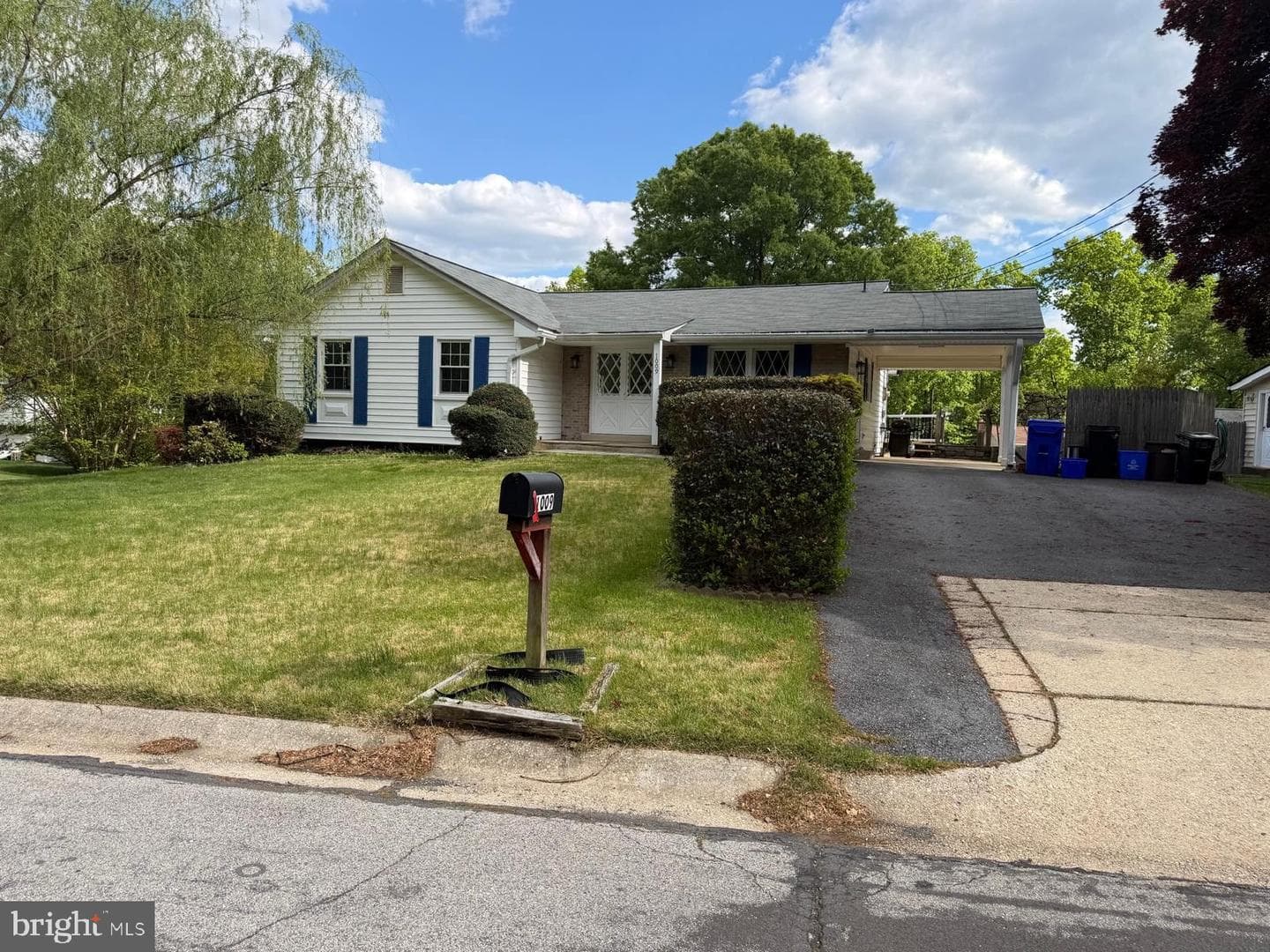 1009 Broadmore Cir