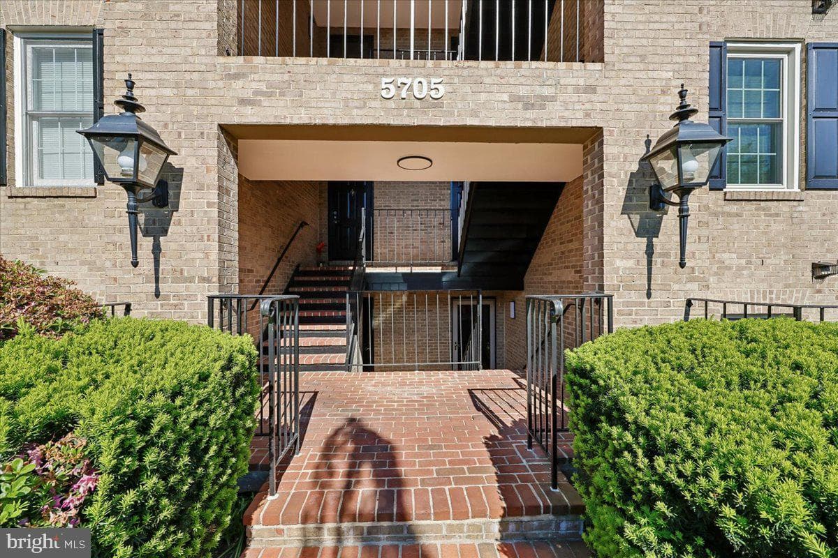 5705 Brewer House Circle #101