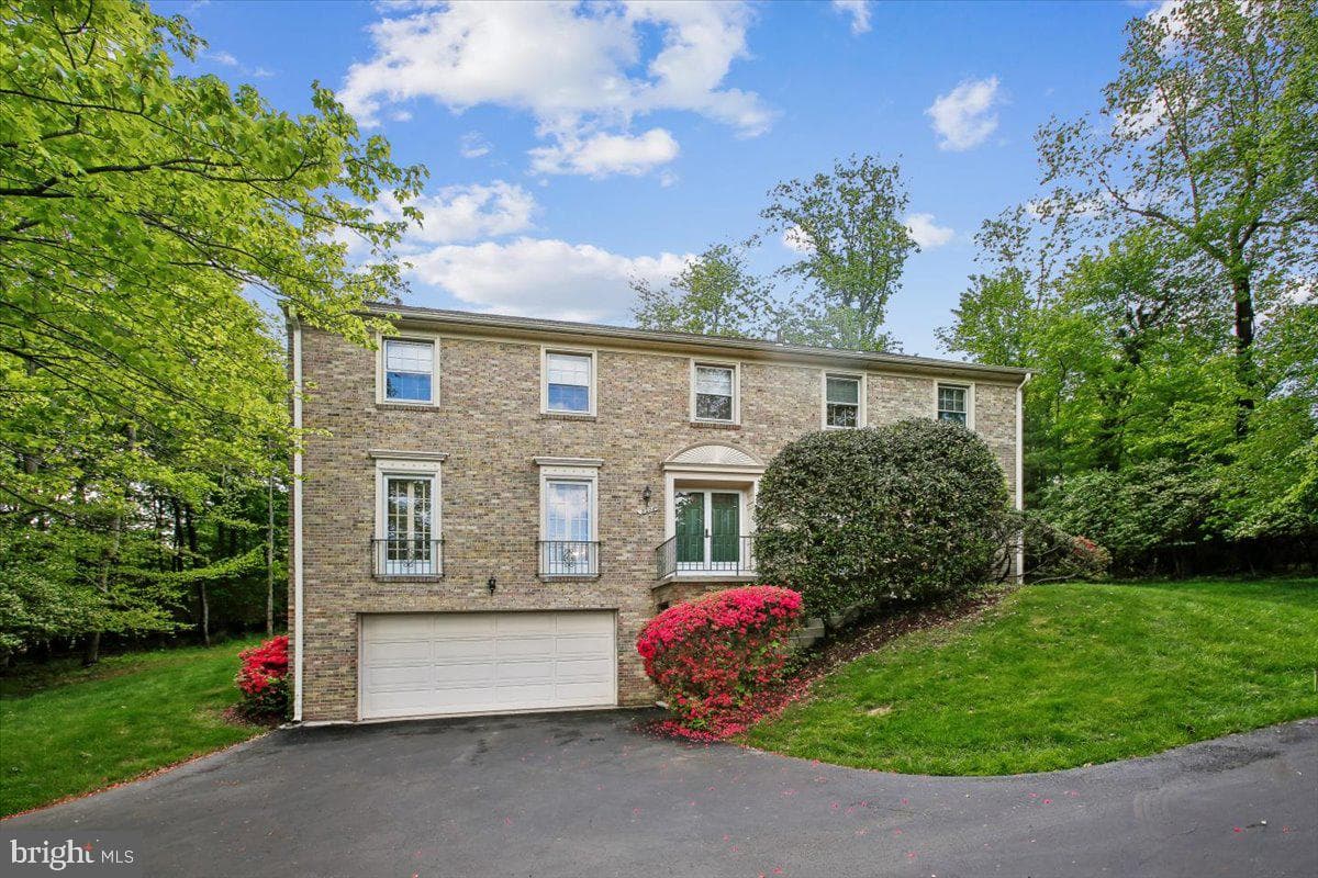 9208 Fall River Lane photo 1
