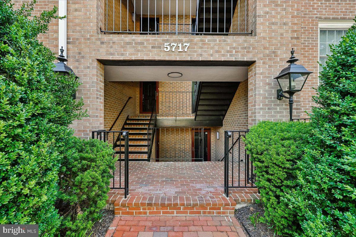 5717 Brewer House Circle #202, North Bethesda