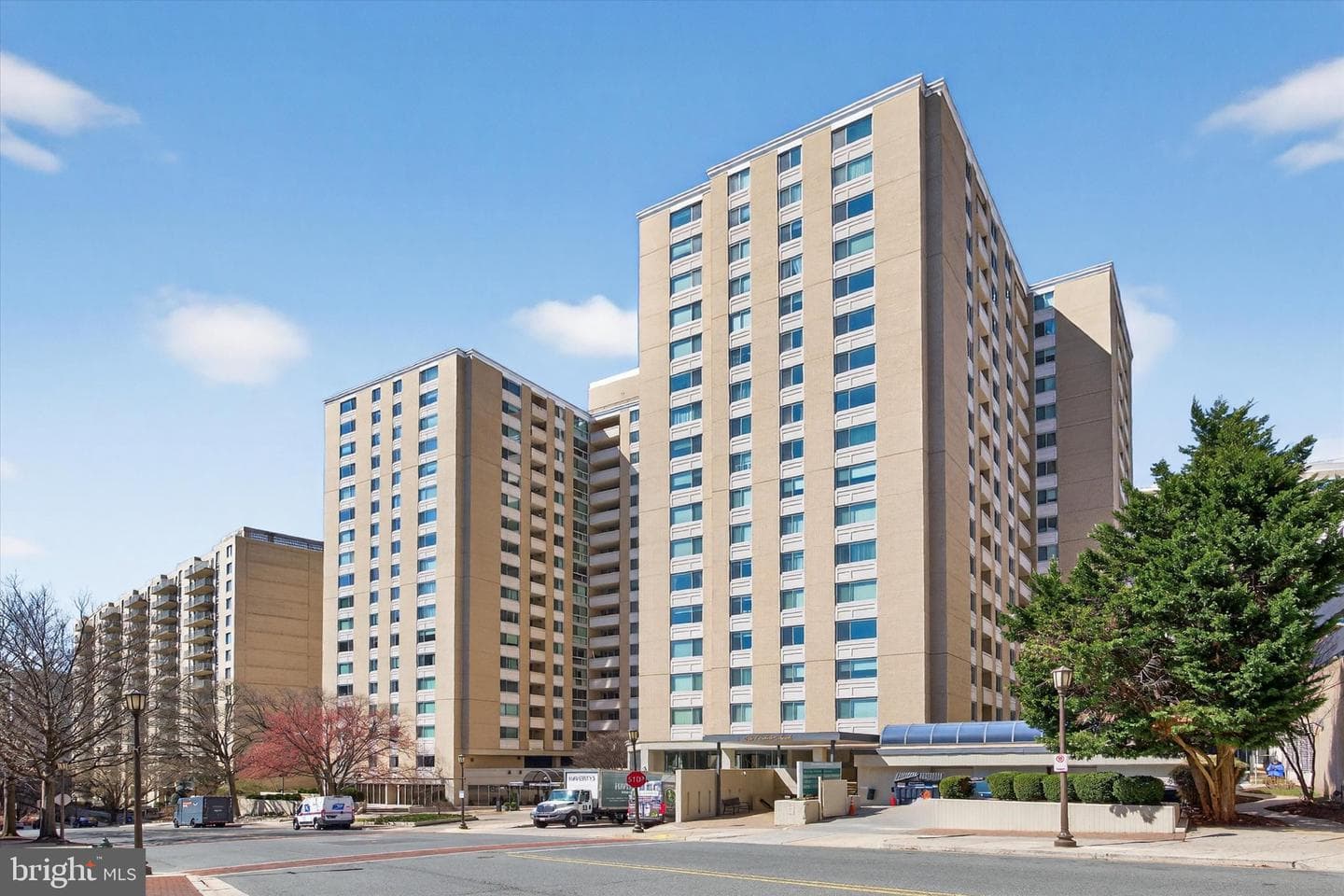 4601 N Park Avenue #417